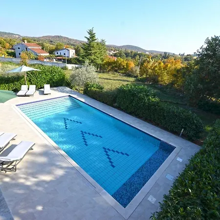 Villa Calm Countryside Manor With Pool - With Pool