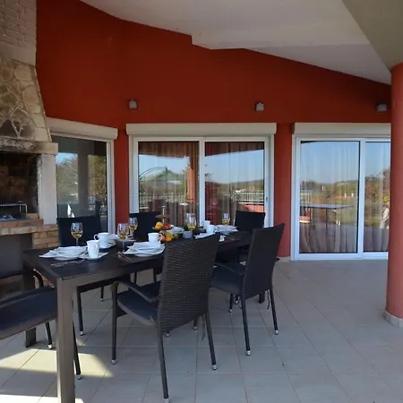 וילה Calm Countryside Manor With Pool - With Pool
